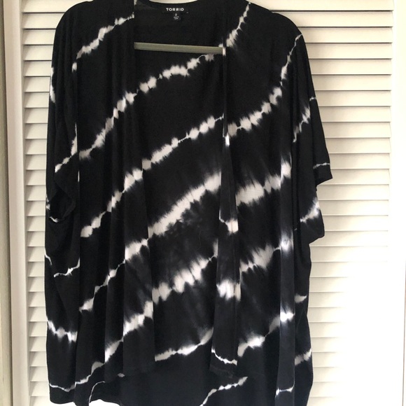 torrid Tops - Torrid Tie Dye Open Front Cardigan Short Sleeve Black and white 2X